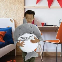 Happy Nappers Sovepose 137cm - Grå Hai 11 Happy Nappers Sovepose 137cm - Grå Hai -Squishmallows butikk 118800 5 256605 h62090134